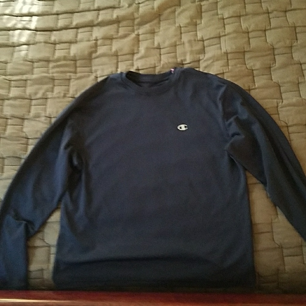 Champions long-sleeve lightweight shirt